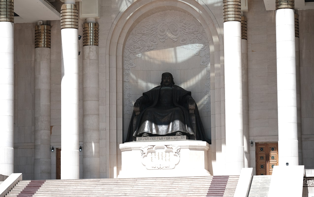 Cover #4 Chinggis Khaan Statue-min